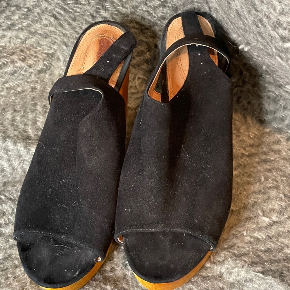 Heeled Clogs - Picture 3 of 5